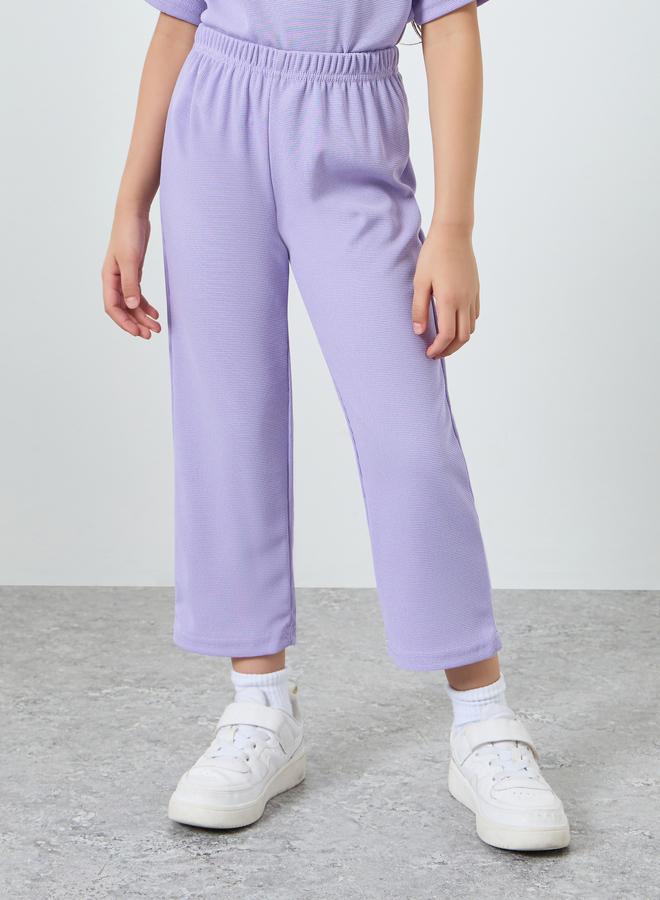 ستايلي مجموعة من بنطال وبلوزة بتفاصيل محبوكة - Image 4